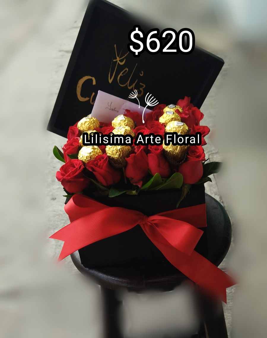 CAJA PEQUEÑA PERSONALIZADA CON  10 CHOCOLATES Y ROSAS.