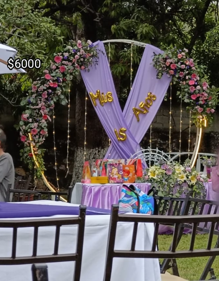 Circulo con flores ,para mesa principal.